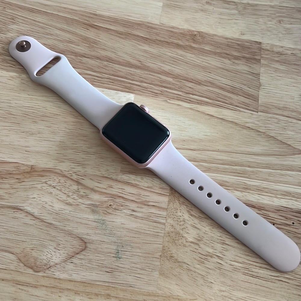 Rose Gold Apple Watch 38 MM Series 3